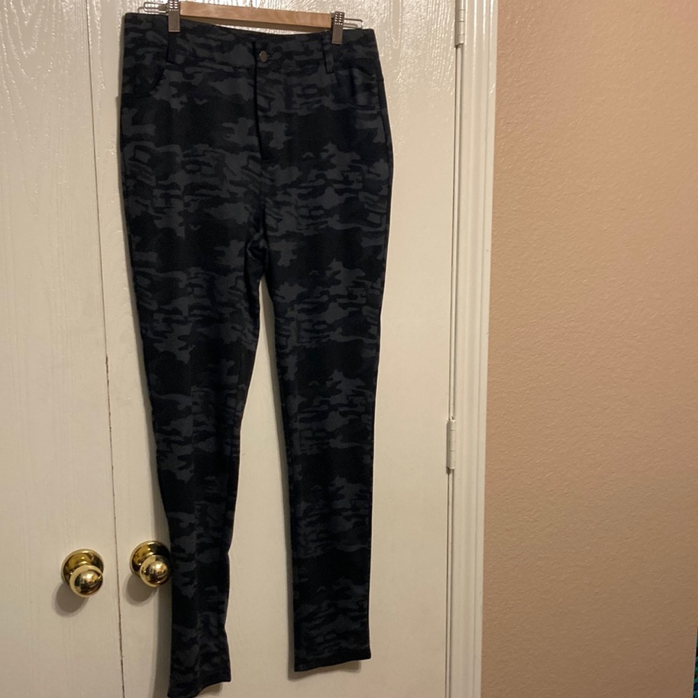 Amaryllis gray camo leggings XL